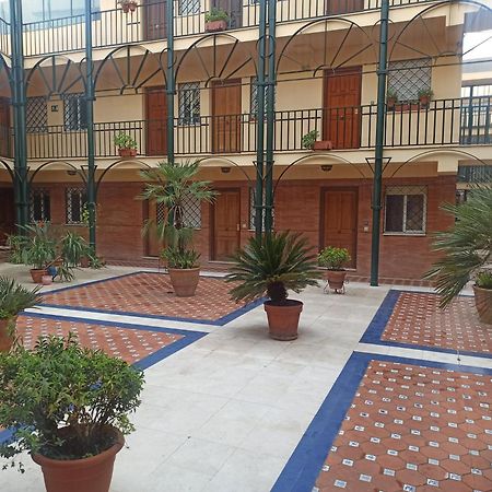 En Patio Sevillano Alameda-Isla Magica Екстериор снимка