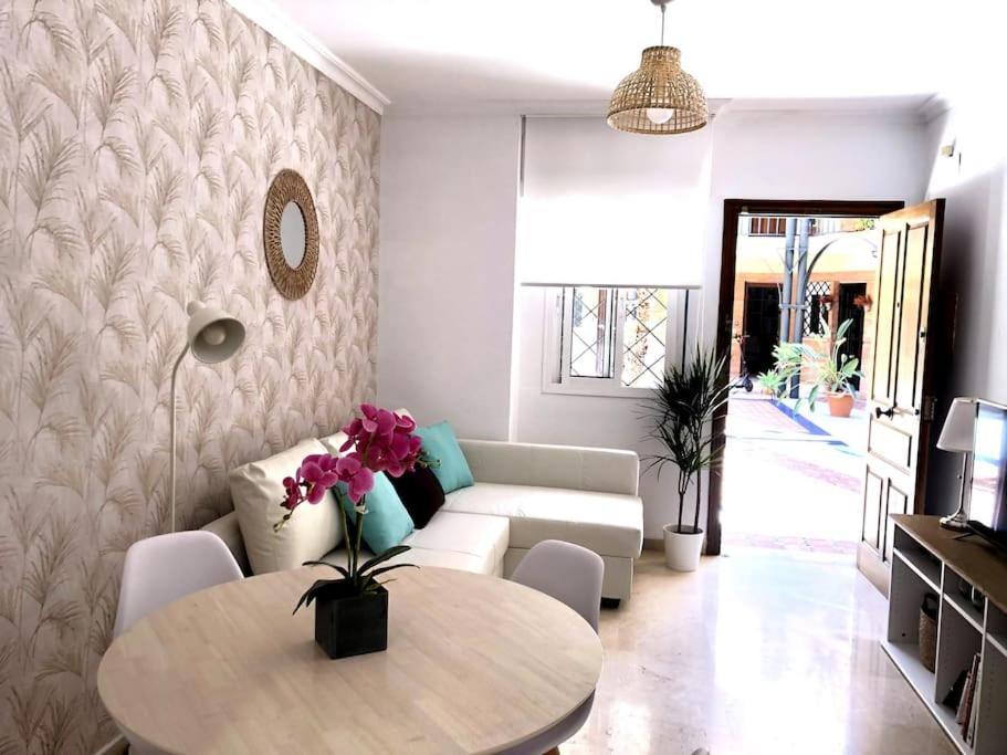 En Patio Sevillano Alameda-Isla Magica Екстериор снимка