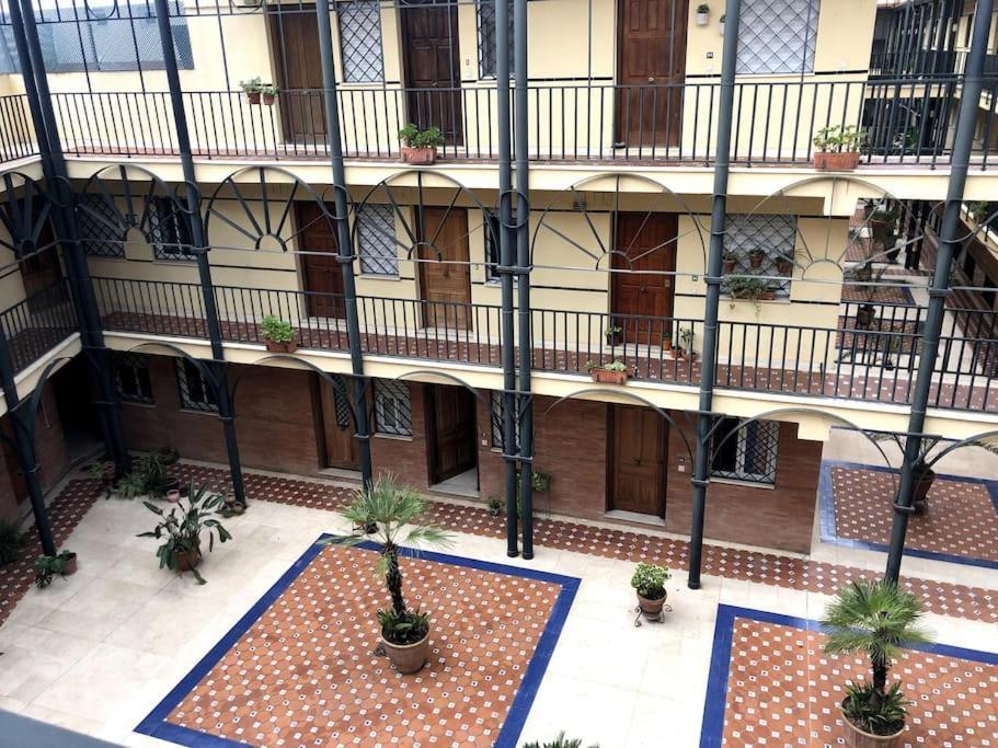 En Patio Sevillano Alameda-Isla Magica Екстериор снимка