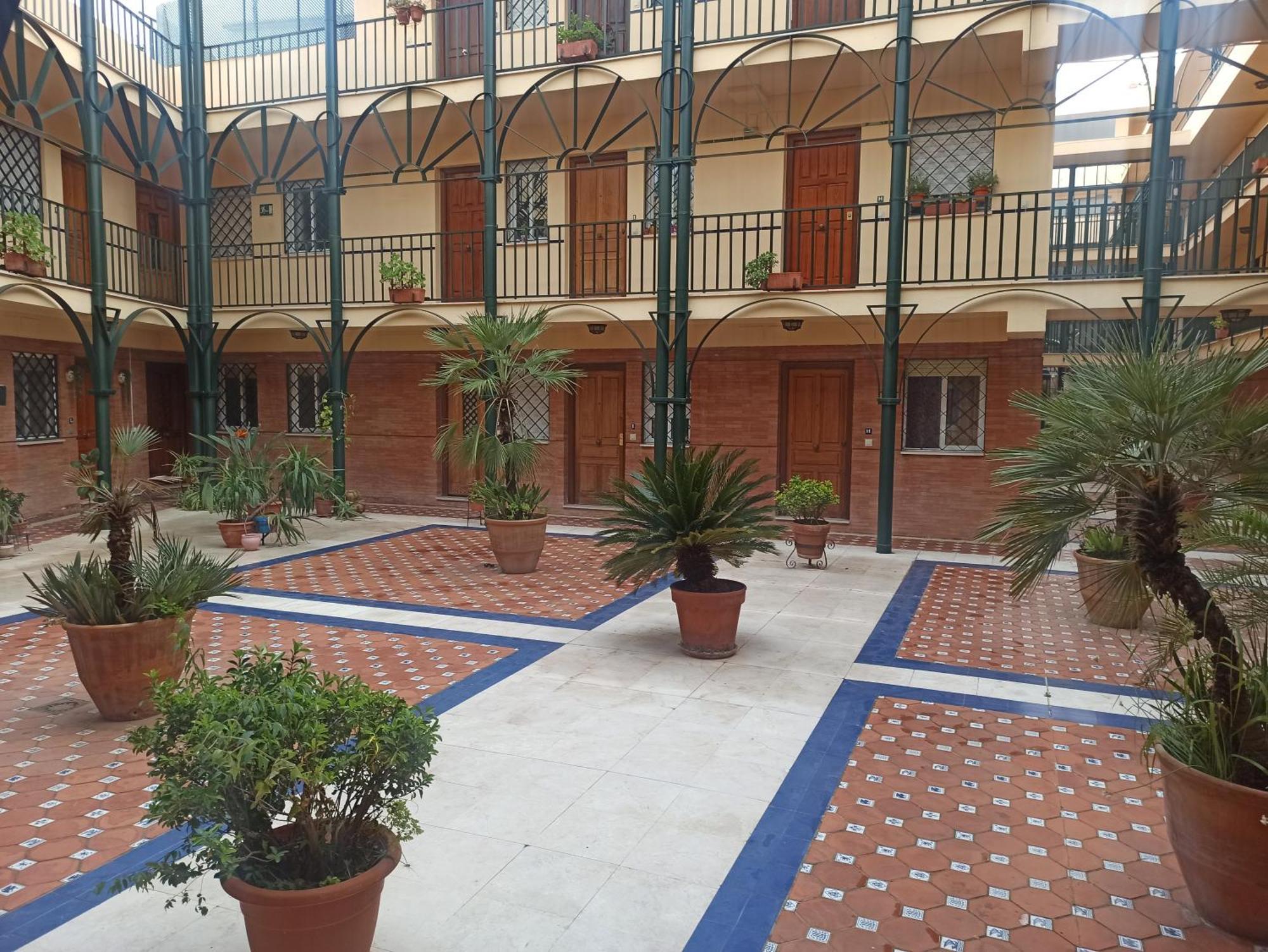 En Patio Sevillano Alameda-Isla Magica Екстериор снимка